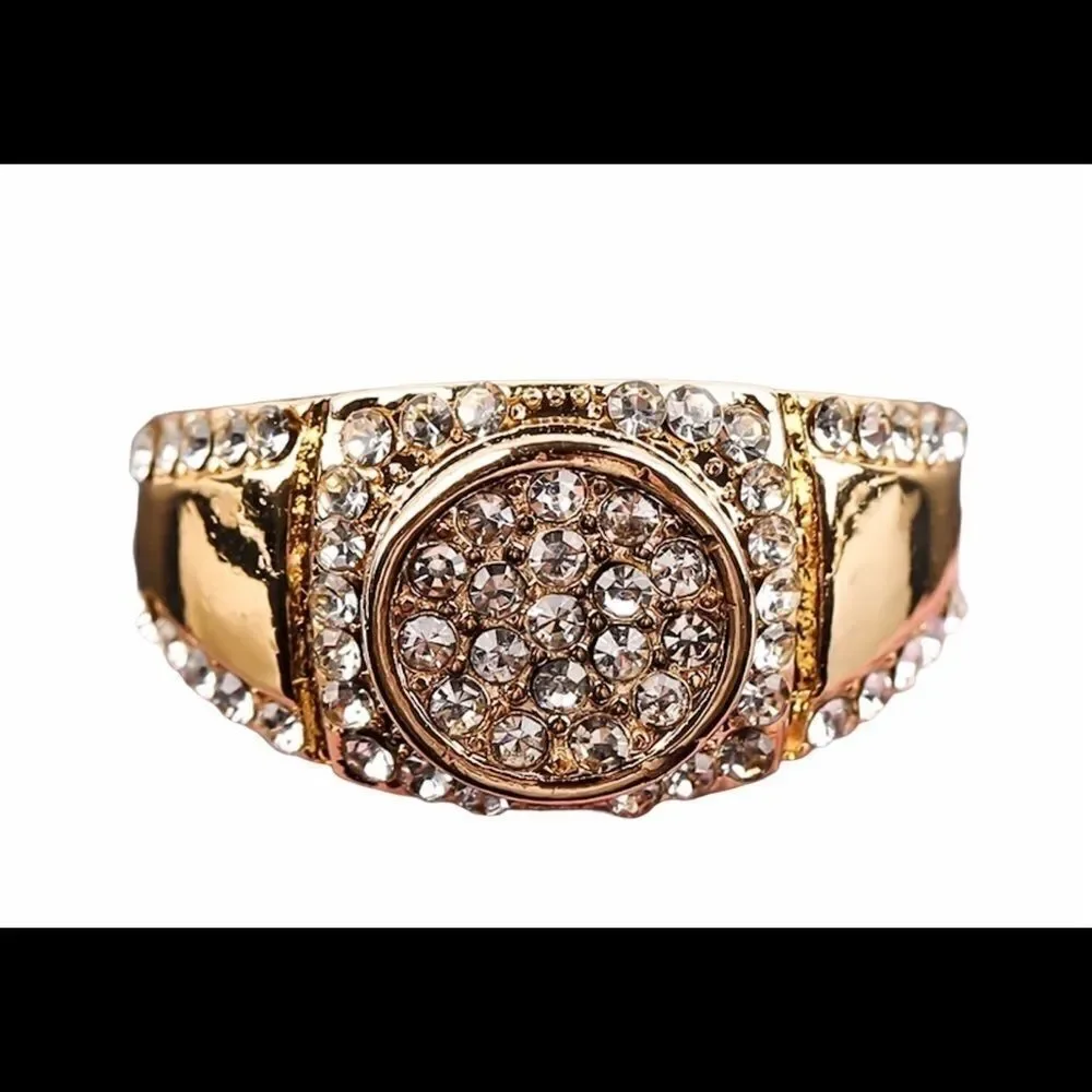 CZ COCKTAIL RING SIZE 7‎
